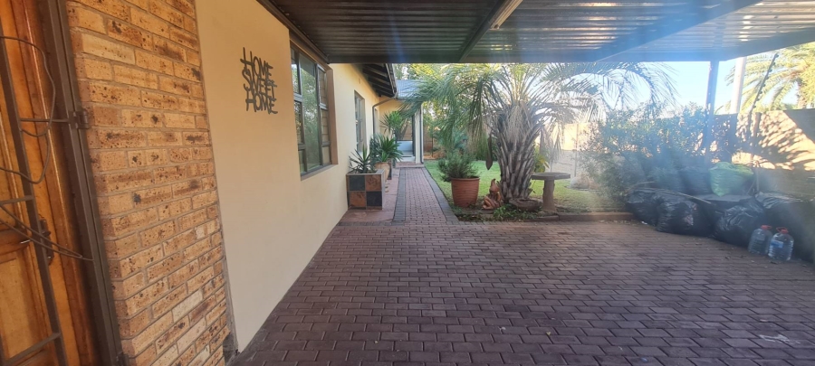 5 Bedroom Property for Sale in Florentia Gauteng
