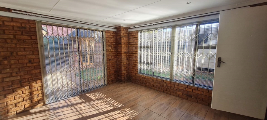 5 Bedroom Property for Sale in Florentia Gauteng