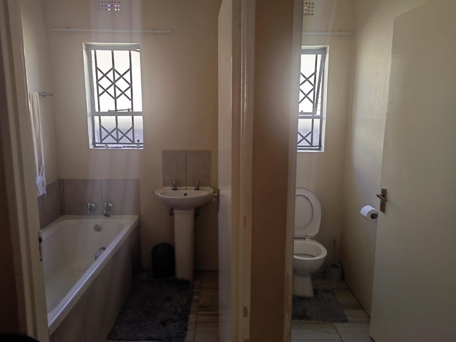 3 Bedroom Property for Sale in Clayville Gauteng