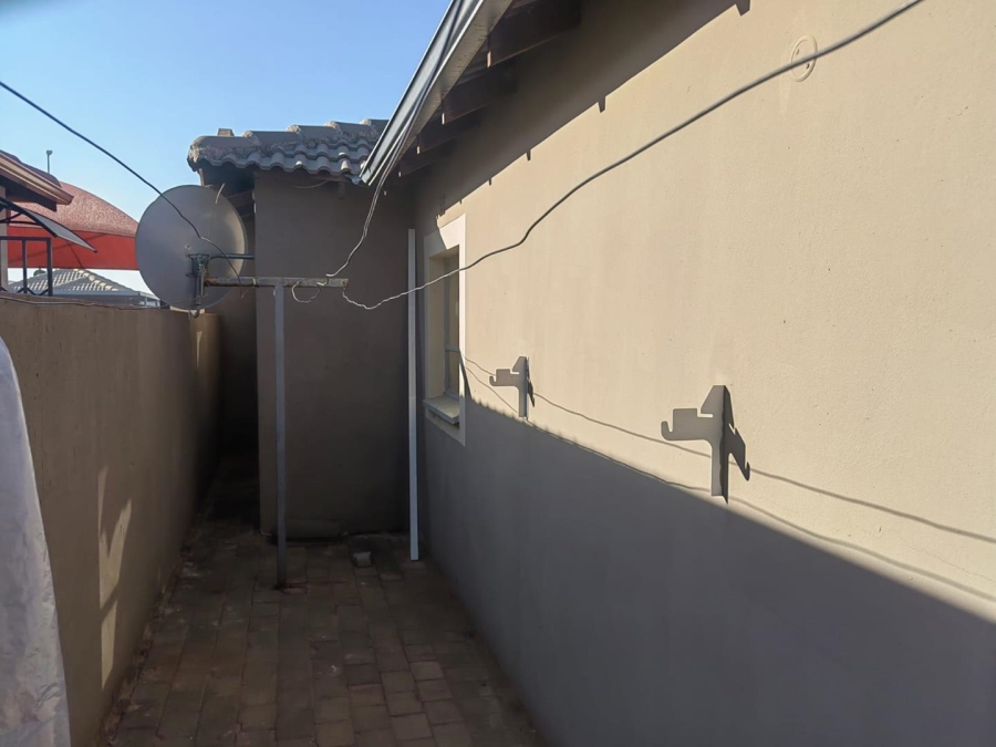 3 Bedroom Property for Sale in Clayville Gauteng