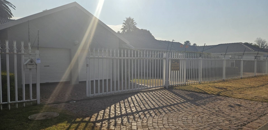 3 Bedroom Property for Sale in Brackenhurst Gauteng