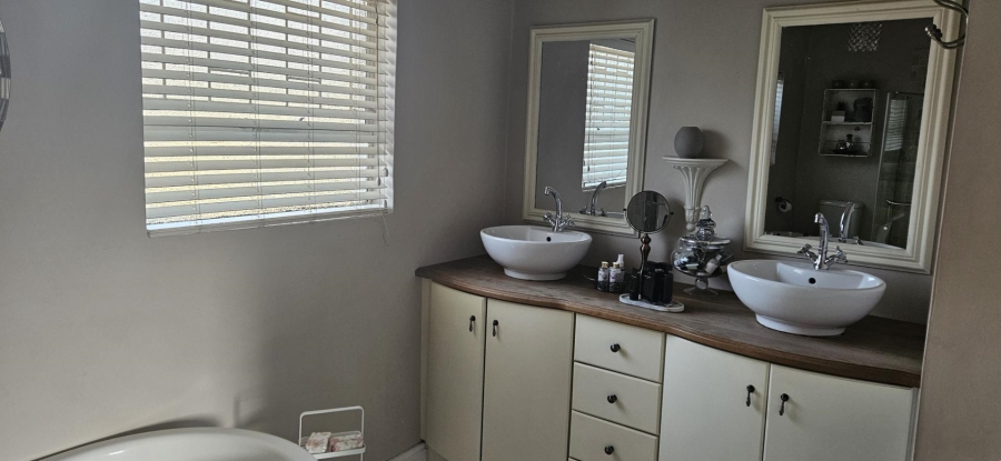 3 Bedroom Property for Sale in Brackenhurst Gauteng
