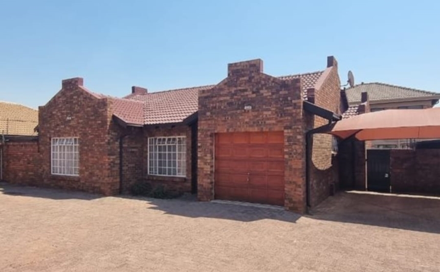 3 Bedroom Property for Sale in New Redruth Gauteng
