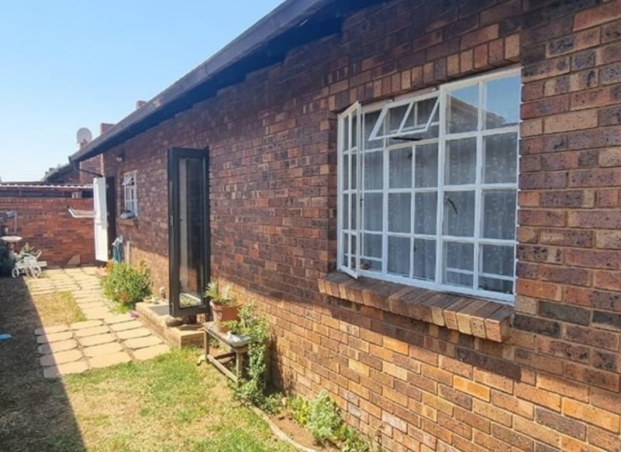 3 Bedroom Property for Sale in New Redruth Gauteng