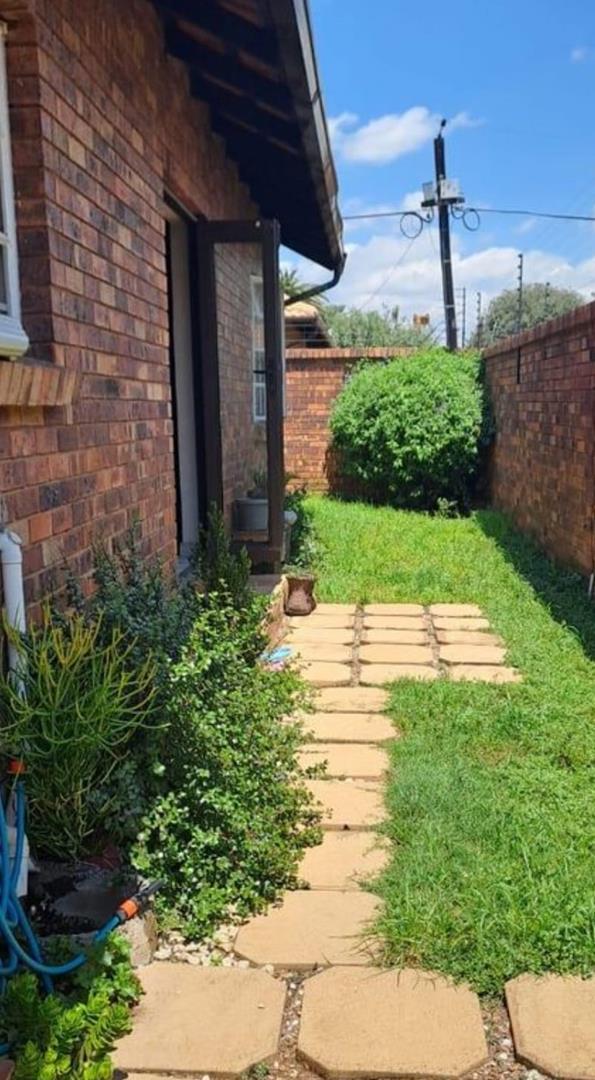 3 Bedroom Property for Sale in New Redruth Gauteng