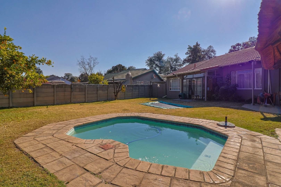 3 Bedroom Property for Sale in Brackendowns Gauteng