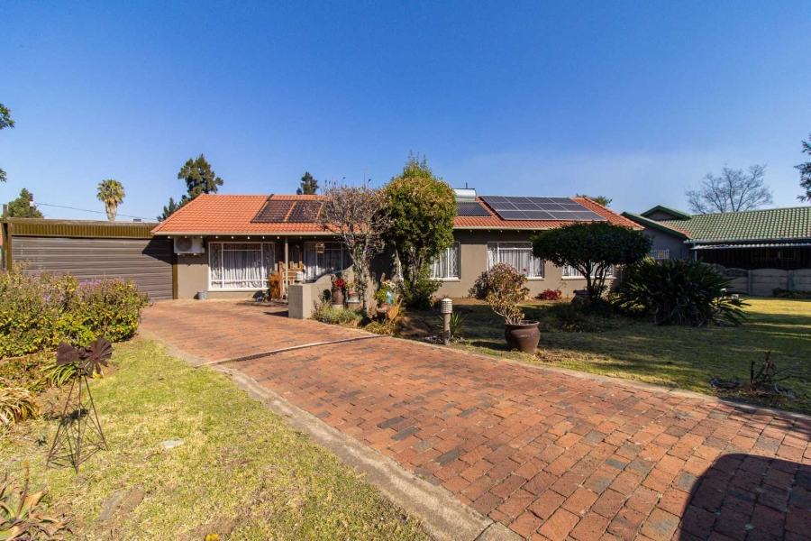 3 Bedroom Property for Sale in Brackendowns Gauteng