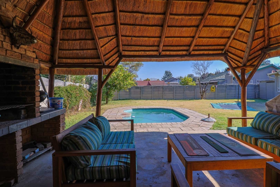 3 Bedroom Property for Sale in Brackendowns Gauteng