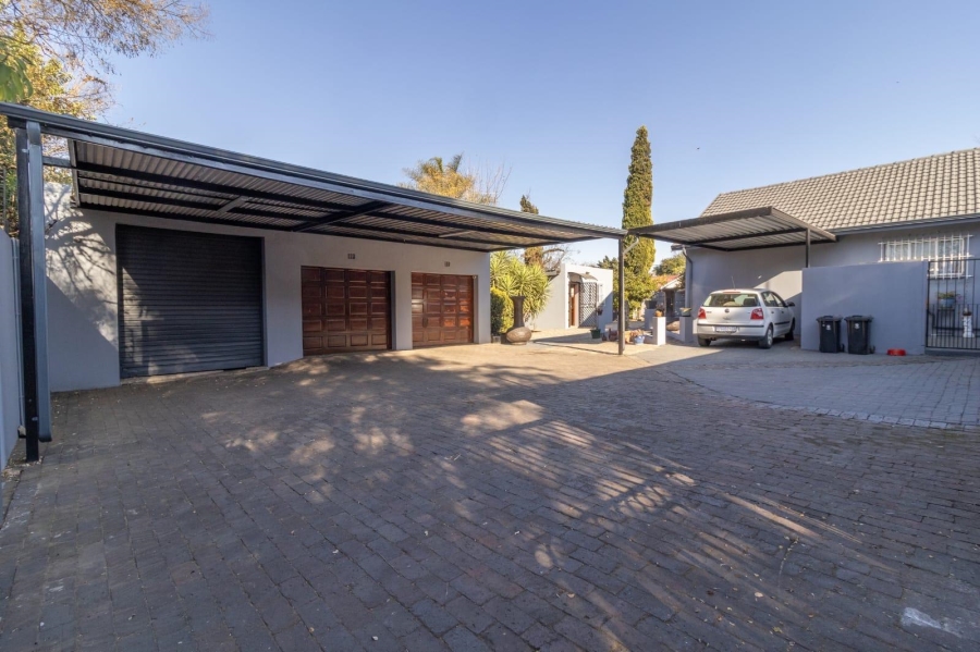 4 Bedroom Property for Sale in General Albertspark Gauteng