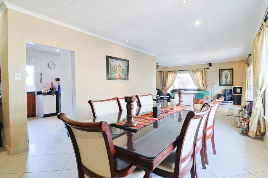4 Bedroom Property for Sale in General Albertspark Gauteng