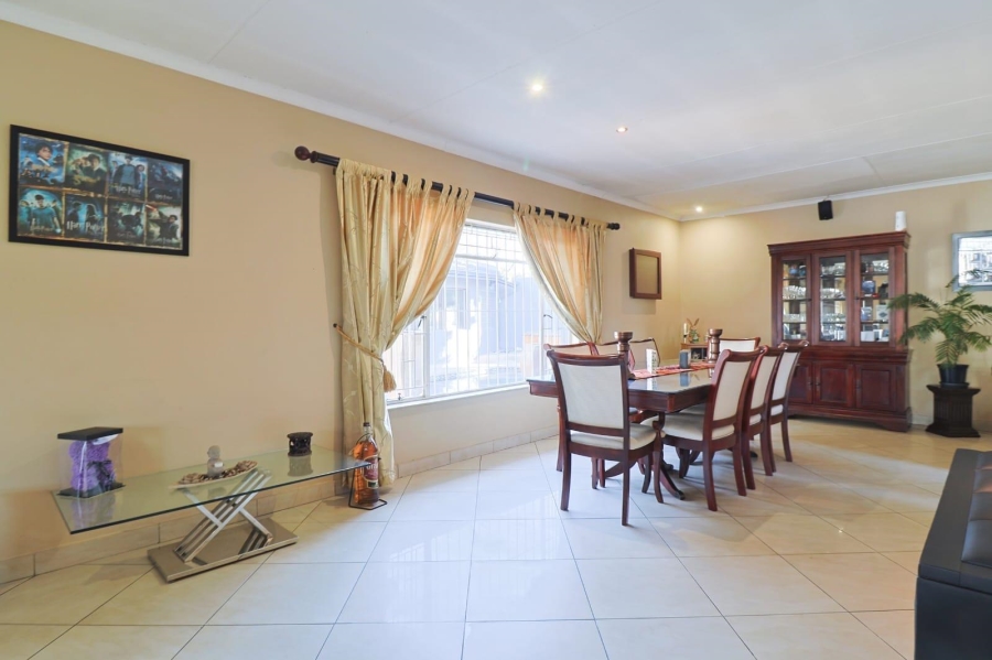 4 Bedroom Property for Sale in General Albertspark Gauteng