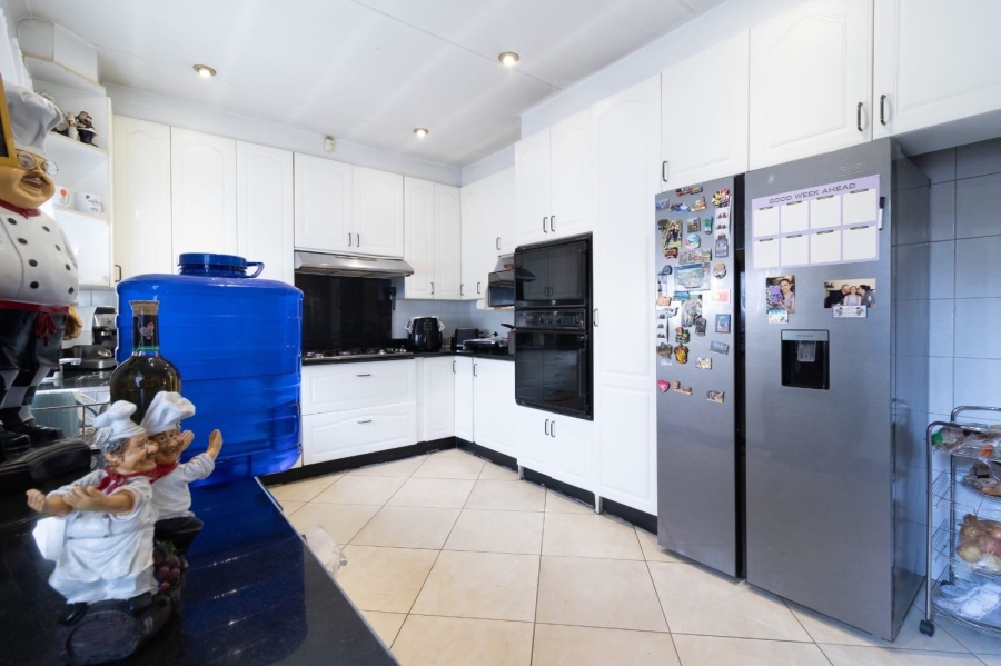 4 Bedroom Property for Sale in General Albertspark Gauteng