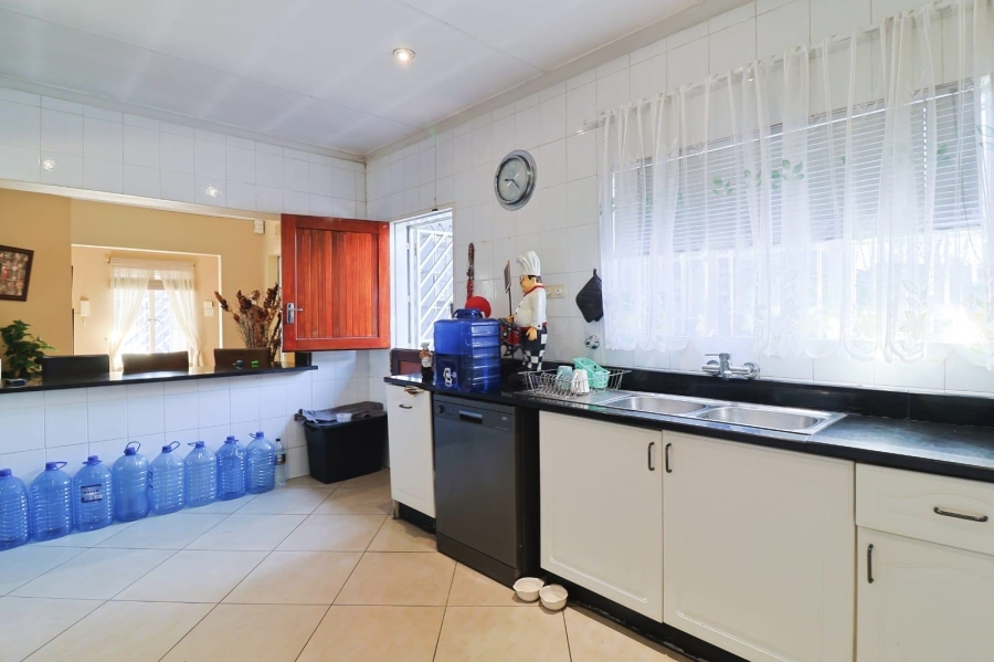 4 Bedroom Property for Sale in General Albertspark Gauteng