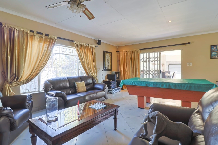 4 Bedroom Property for Sale in General Albertspark Gauteng