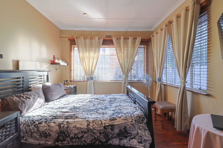 4 Bedroom Property for Sale in General Albertspark Gauteng