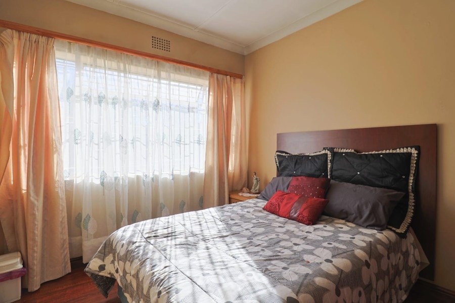 4 Bedroom Property for Sale in General Albertspark Gauteng
