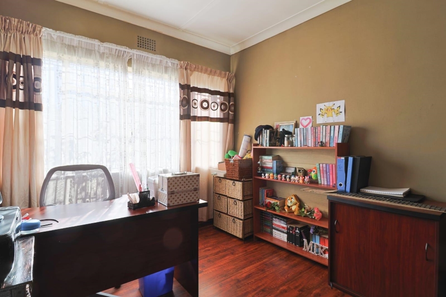 4 Bedroom Property for Sale in General Albertspark Gauteng
