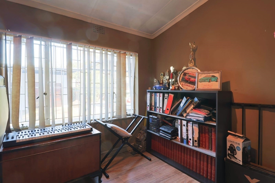 4 Bedroom Property for Sale in General Albertspark Gauteng