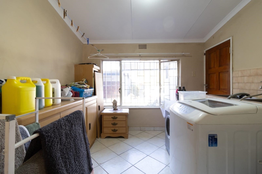 4 Bedroom Property for Sale in General Albertspark Gauteng