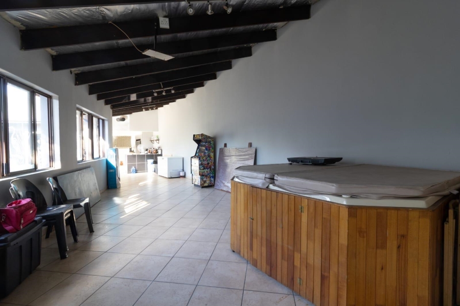 4 Bedroom Property for Sale in General Albertspark Gauteng