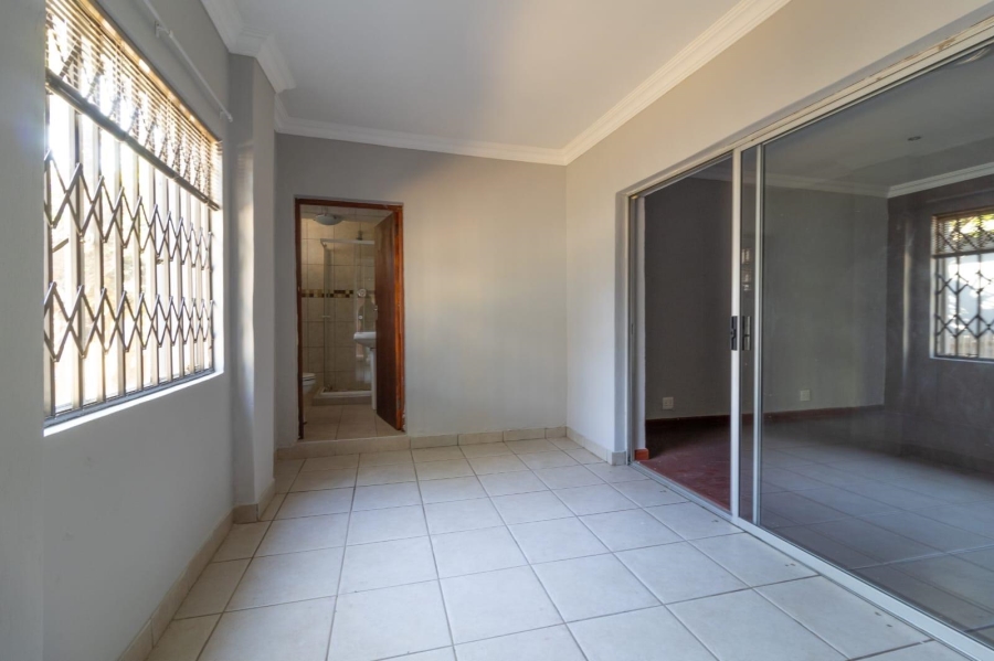 4 Bedroom Property for Sale in General Albertspark Gauteng