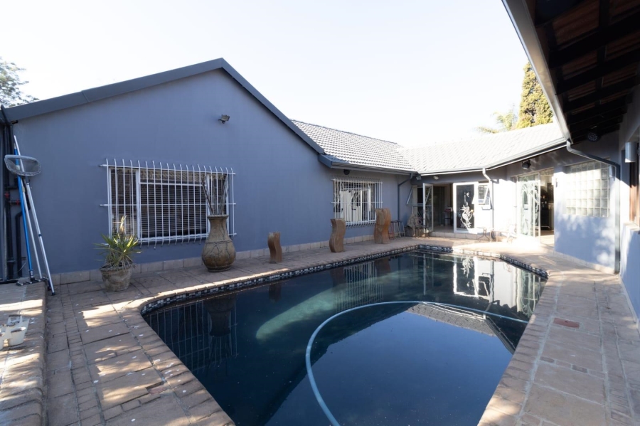 4 Bedroom Property for Sale in General Albertspark Gauteng
