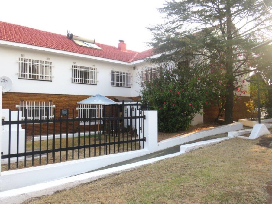 6 Bedroom Property for Sale in Oakdene Gauteng
