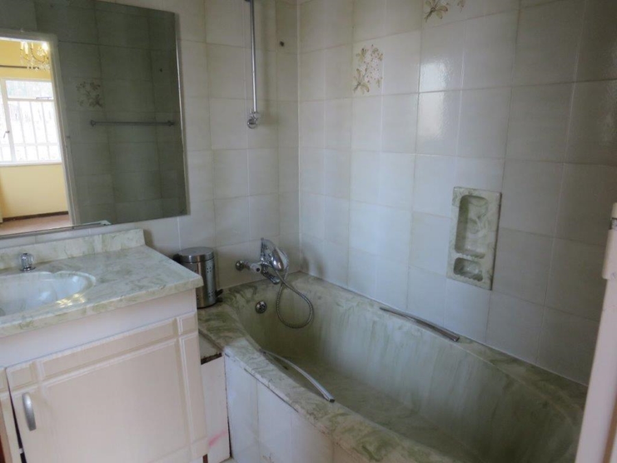 6 Bedroom Property for Sale in Oakdene Gauteng