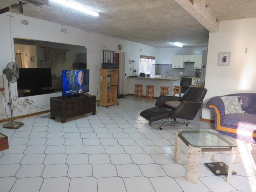 6 Bedroom Property for Sale in Oakdene Gauteng