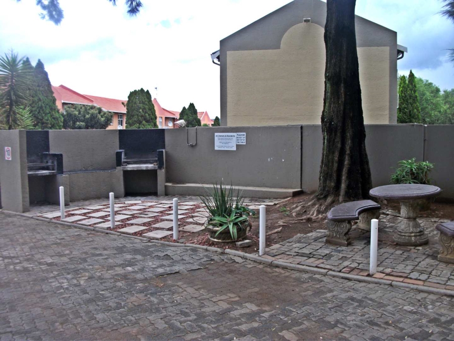 2 Bedroom Property for Sale in Verwoerdpark Gauteng