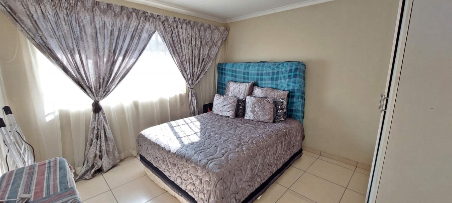 2 Bedroom Property for Sale in Verwoerdpark Gauteng