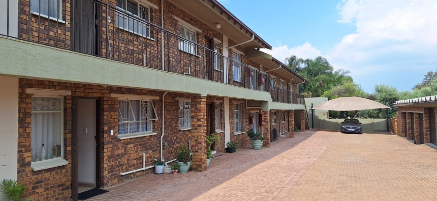 2 Bedroom Property for Sale in New Redruth Gauteng
