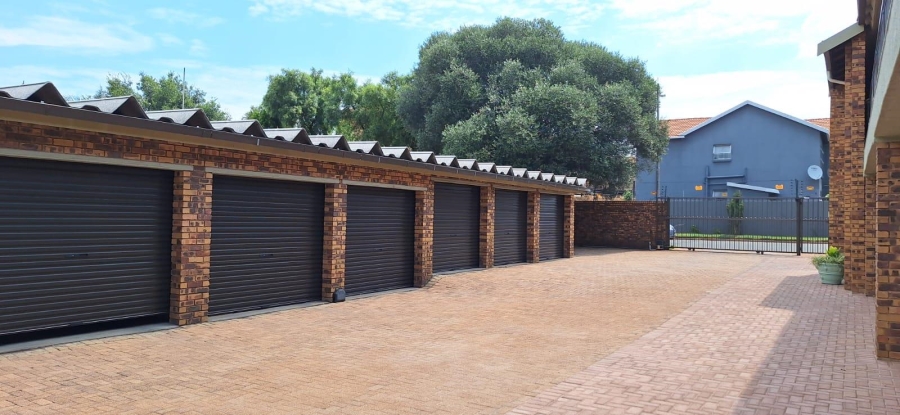 2 Bedroom Property for Sale in New Redruth Gauteng