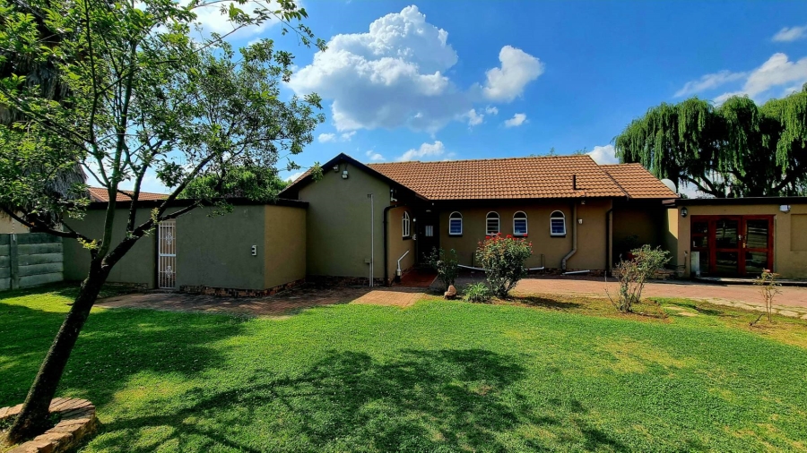 3 Bedroom Property for Sale in Brackendowns Gauteng