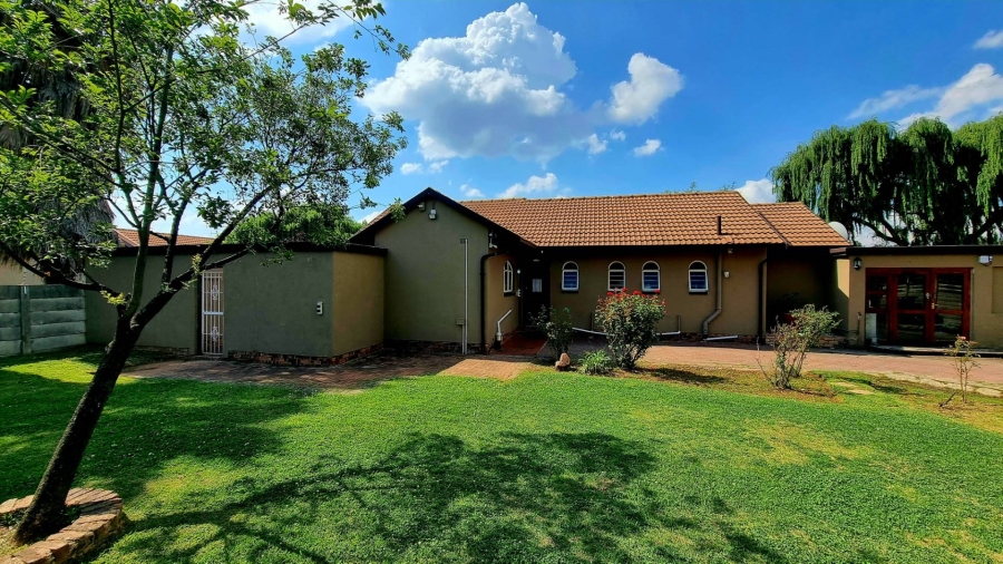 3 Bedroom Property for Sale in Brackendowns Gauteng
