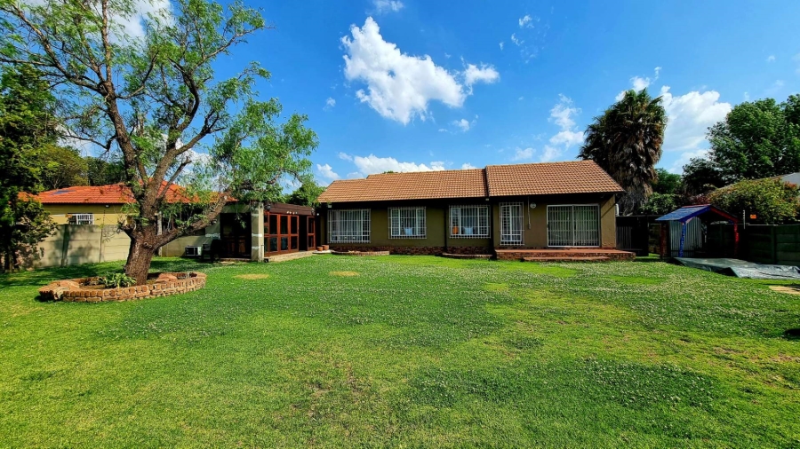 3 Bedroom Property for Sale in Brackendowns Gauteng