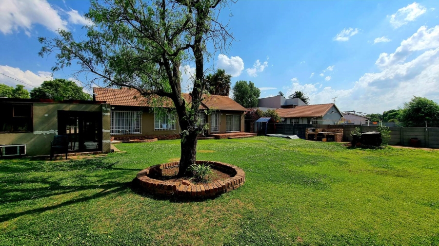 3 Bedroom Property for Sale in Brackendowns Gauteng