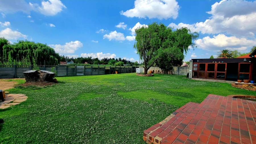 3 Bedroom Property for Sale in Brackendowns Gauteng