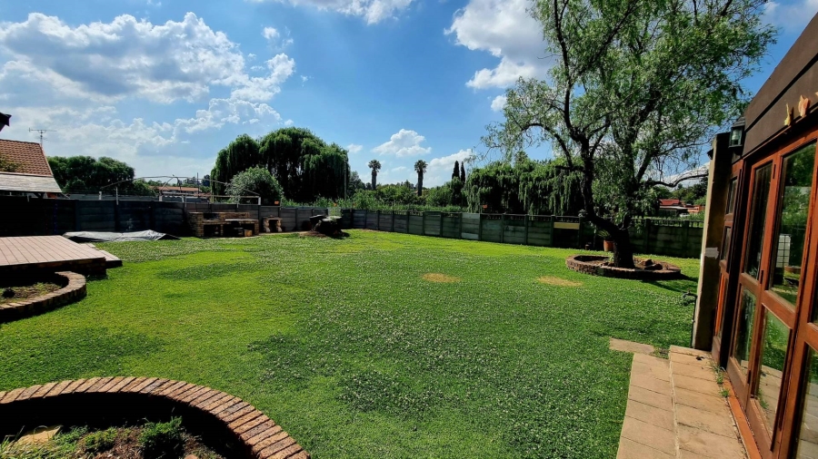 3 Bedroom Property for Sale in Brackendowns Gauteng