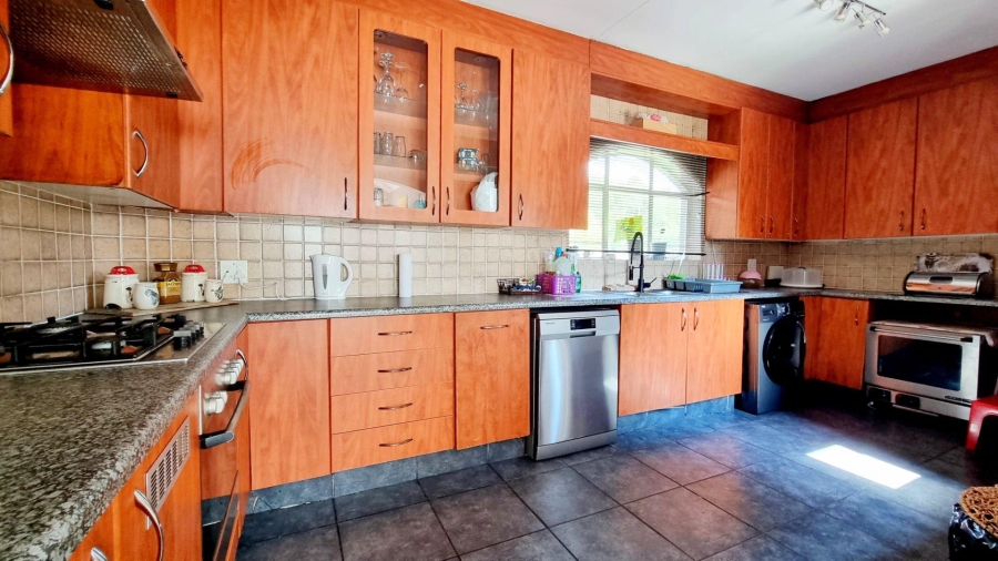 3 Bedroom Property for Sale in Brackendowns Gauteng