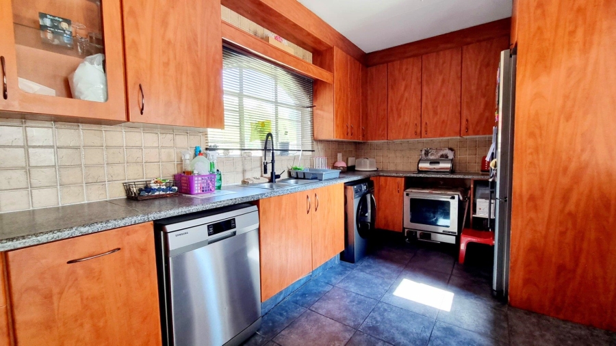 3 Bedroom Property for Sale in Brackendowns Gauteng