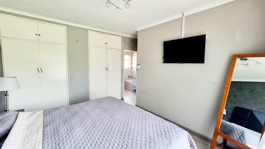 3 Bedroom Property for Sale in Brackendowns Gauteng