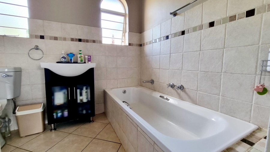 3 Bedroom Property for Sale in Brackendowns Gauteng