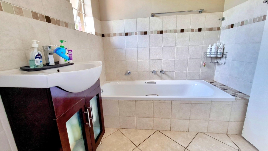 3 Bedroom Property for Sale in Brackendowns Gauteng
