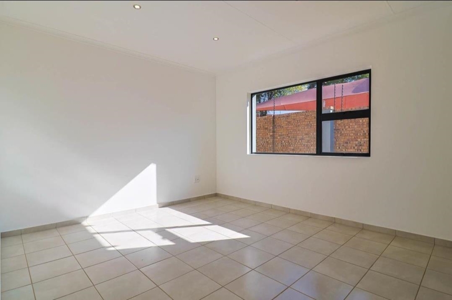 2 Bedroom Property for Sale in Brackendowns Gauteng
