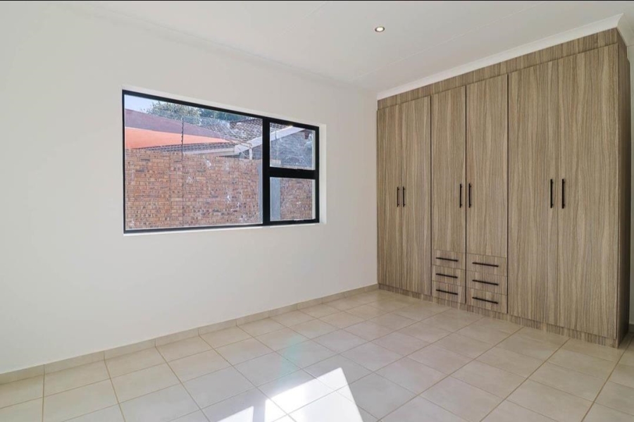 2 Bedroom Property for Sale in Brackendowns Gauteng