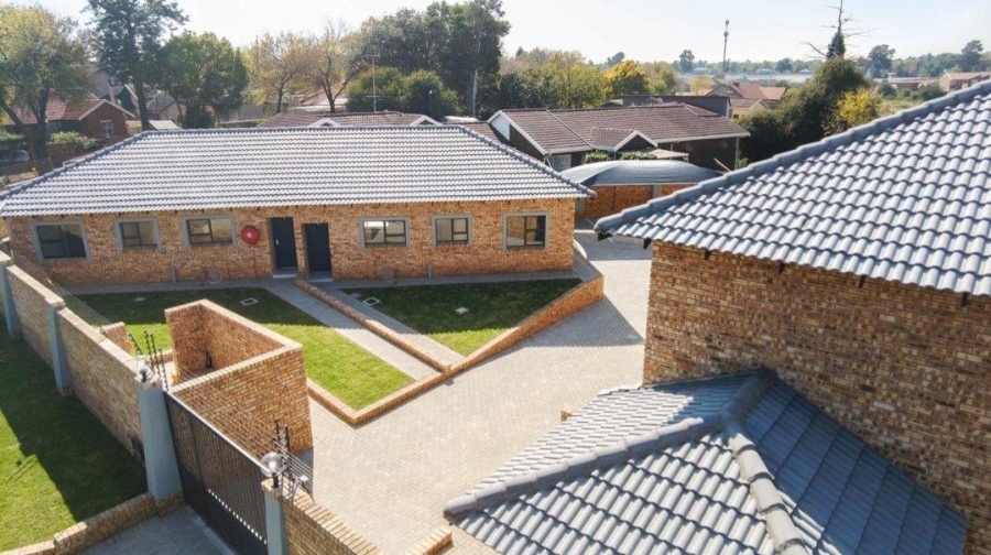 2 Bedroom Property for Sale in Brackendowns Gauteng