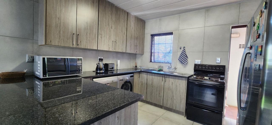 3 Bedroom Property for Sale in Verwoerdpark Gauteng