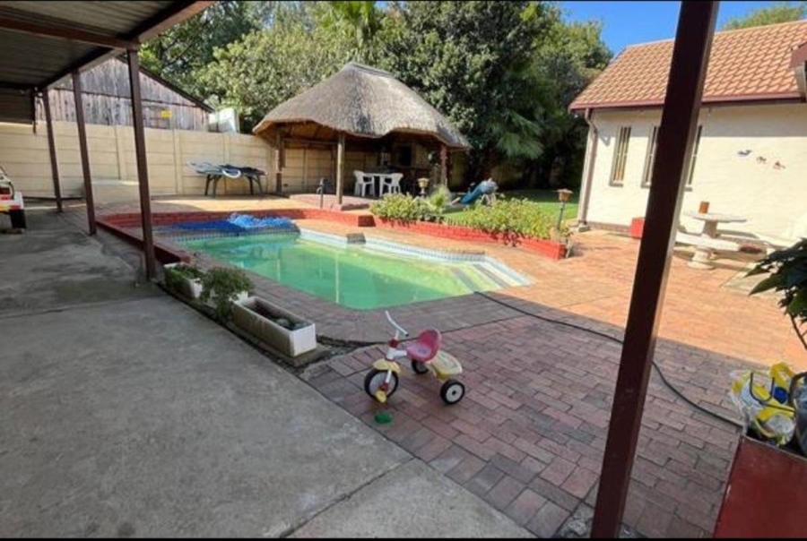 4 Bedroom Property for Sale in Verwoerdpark Gauteng