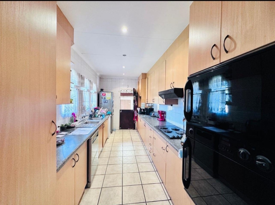 4 Bedroom Property for Sale in Verwoerdpark Gauteng